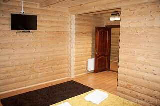 Отель Charda Буковель Стандартный трехместный номер-4